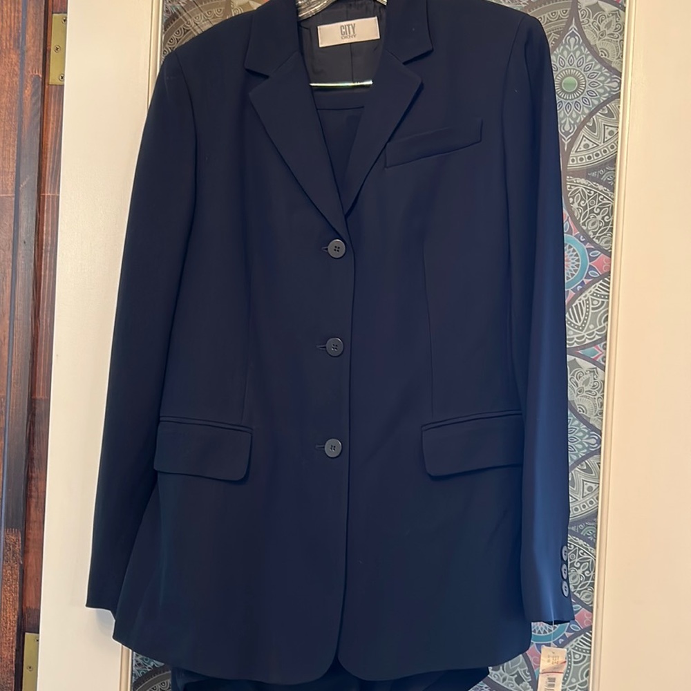 City DKNY new with tags ladies 3 pc suit